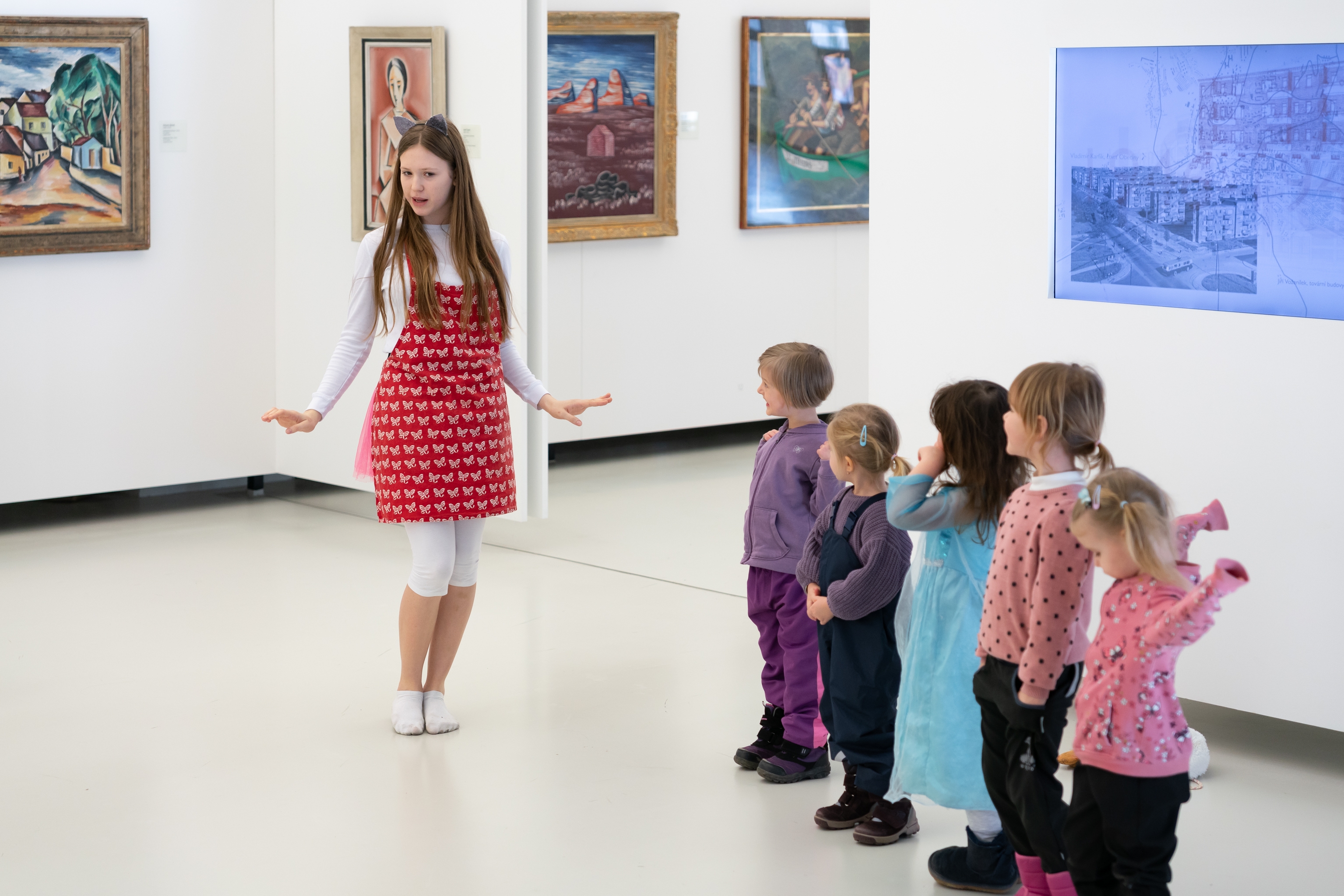 Pejsek a Kočička v galerie - pohádka mezi obrazy a sochami. Edukační program pro děti v krajské galerii