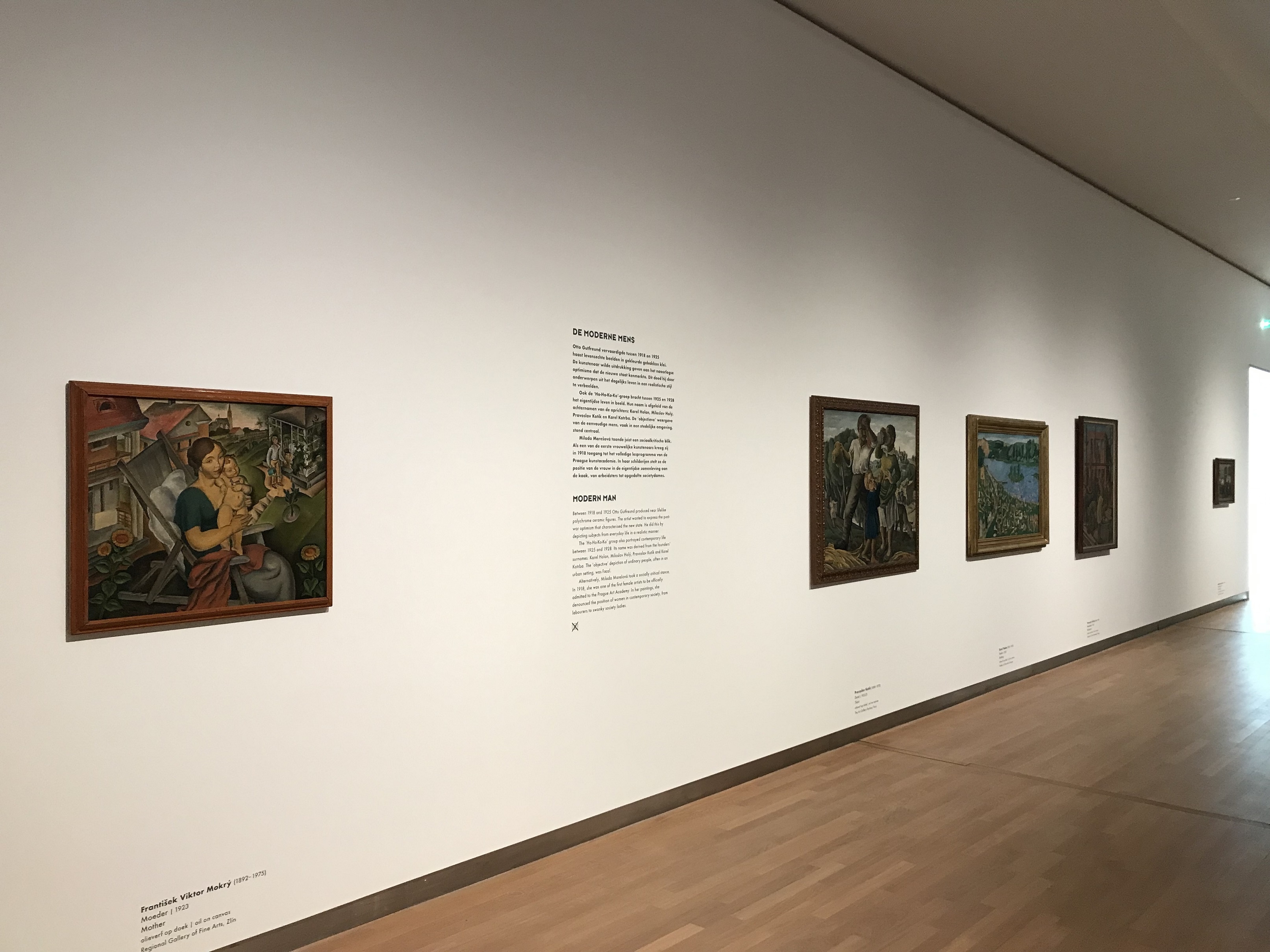 dílo Matka Františka Mokrého ze sbírky KGVUZ na výstavě Nové Realismy Czechoslovak Realism 1918-1945 v Museum MORE